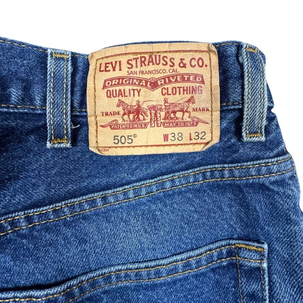 Levis 505 Regular Fit Jeans Mens 38x32 Medium Wash Blue Straight Leg Denim